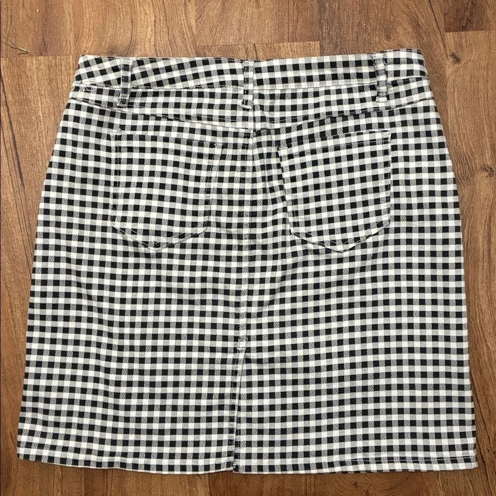 Baccini Black & White Gingham Mini Skirt Size 10. Pre-owned, great condition